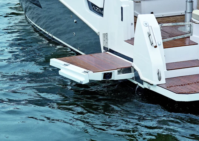 verve-40-fold-down-swim-platform-on-aft-port-side