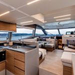 Scheda tecnica e foto del nuovo flybridge Ferretti 450
