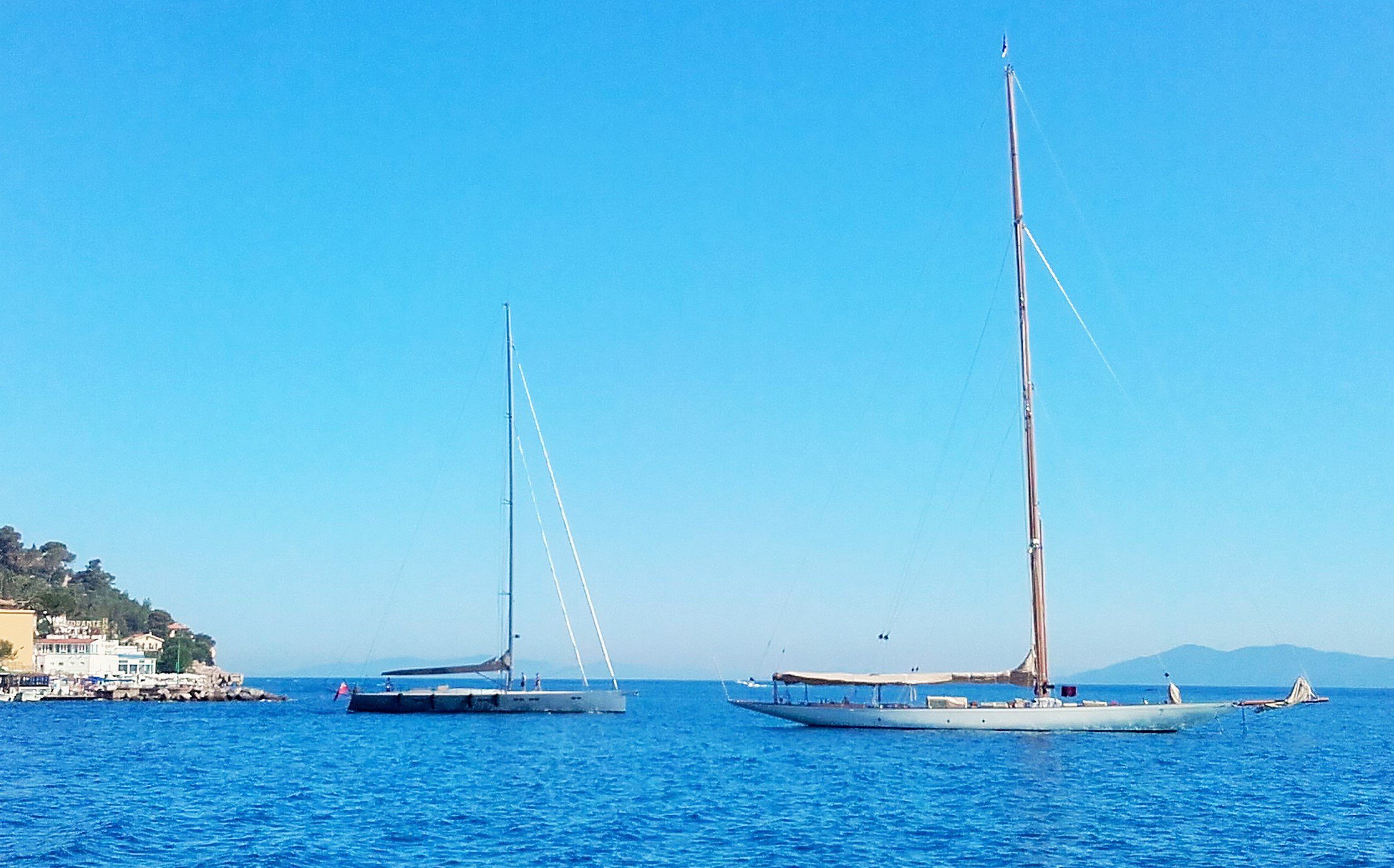 Antiche E Famose Barche A Vela E Yacht Ultramoderni Scelgono L Argentario Come Approdo