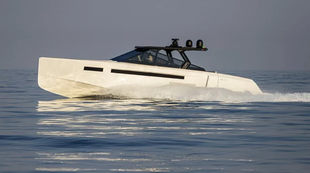 Evo Yachts R6