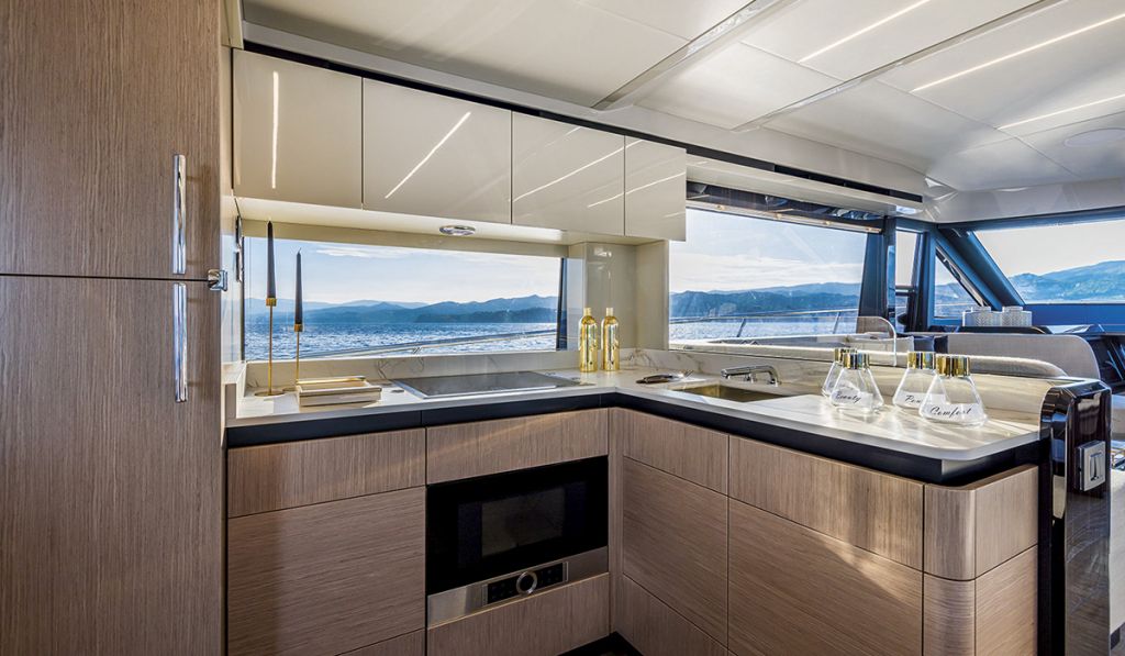 Absolute Yachts 62 Fly
