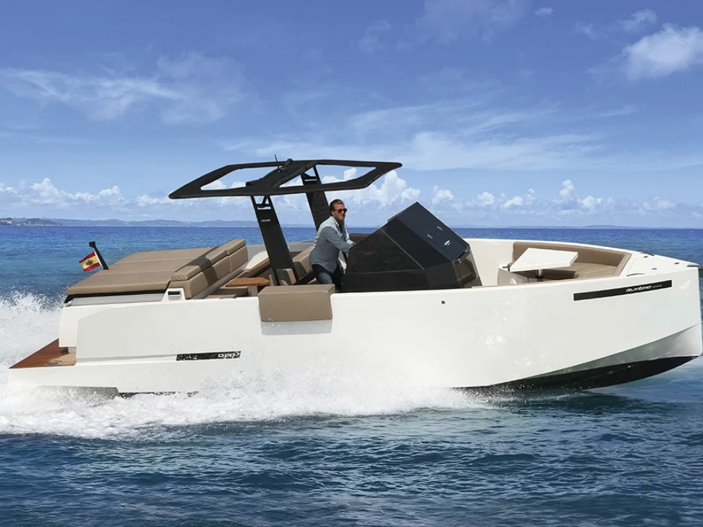 De Antonio Yachts - D28