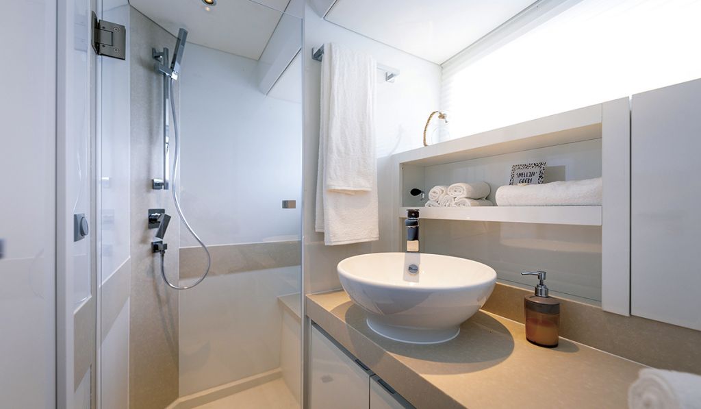 Dutchcraft 56 cabin