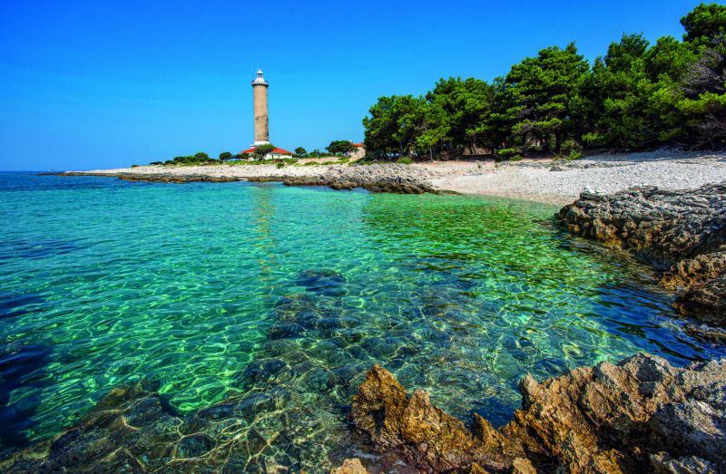 Il faro di Veli Rat e la baia di Podspinata.