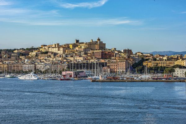 La città e il porto di Cagliari