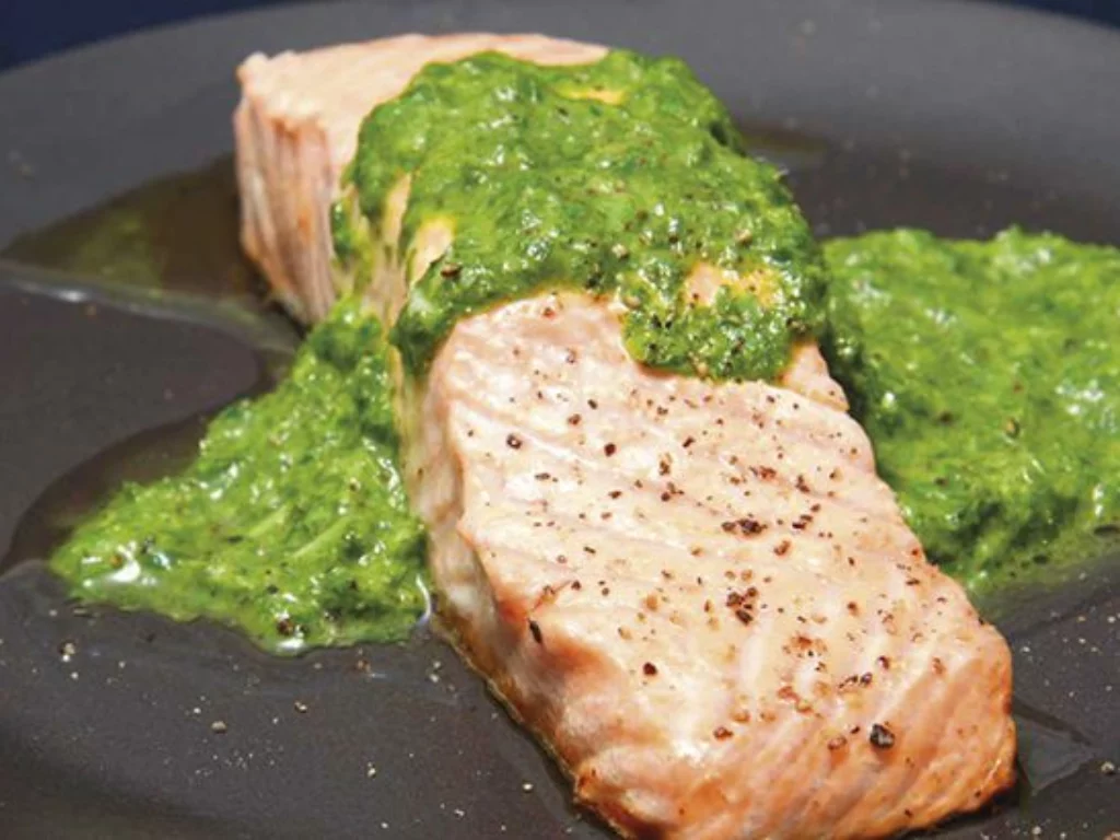salmone-con salsa verde