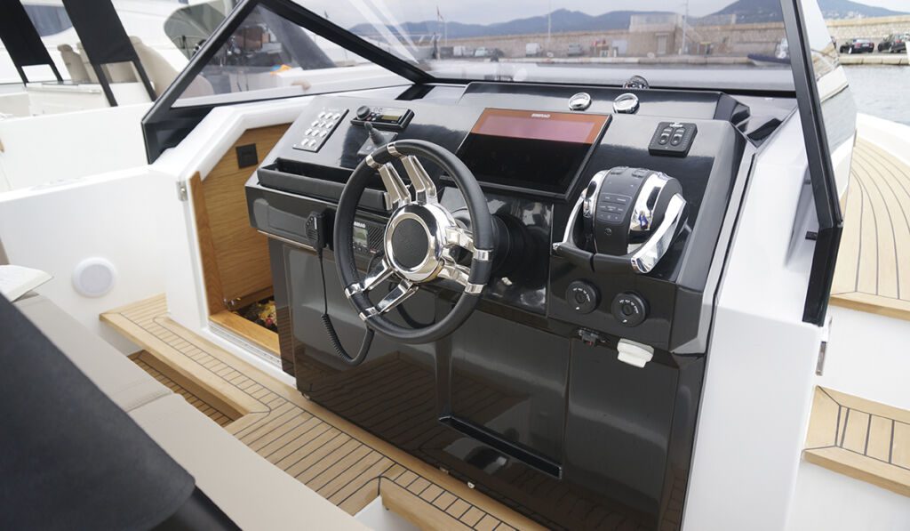 De Antonio Yachts_D34
