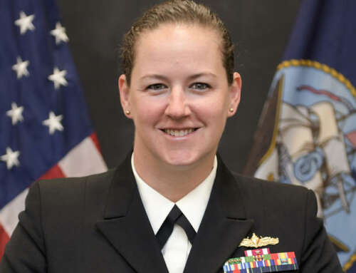 Billie J. Farrell, la prima donna al comando della nave da guerra USS Constitution