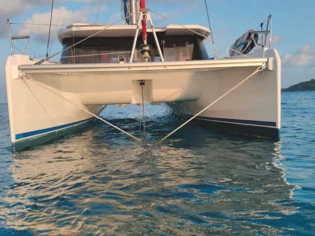 catamarani a vela di piccole dimensioni