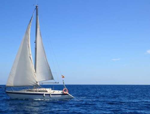 Noleggio barca a vela nel periodo estivo: cosa conviene portare da casa