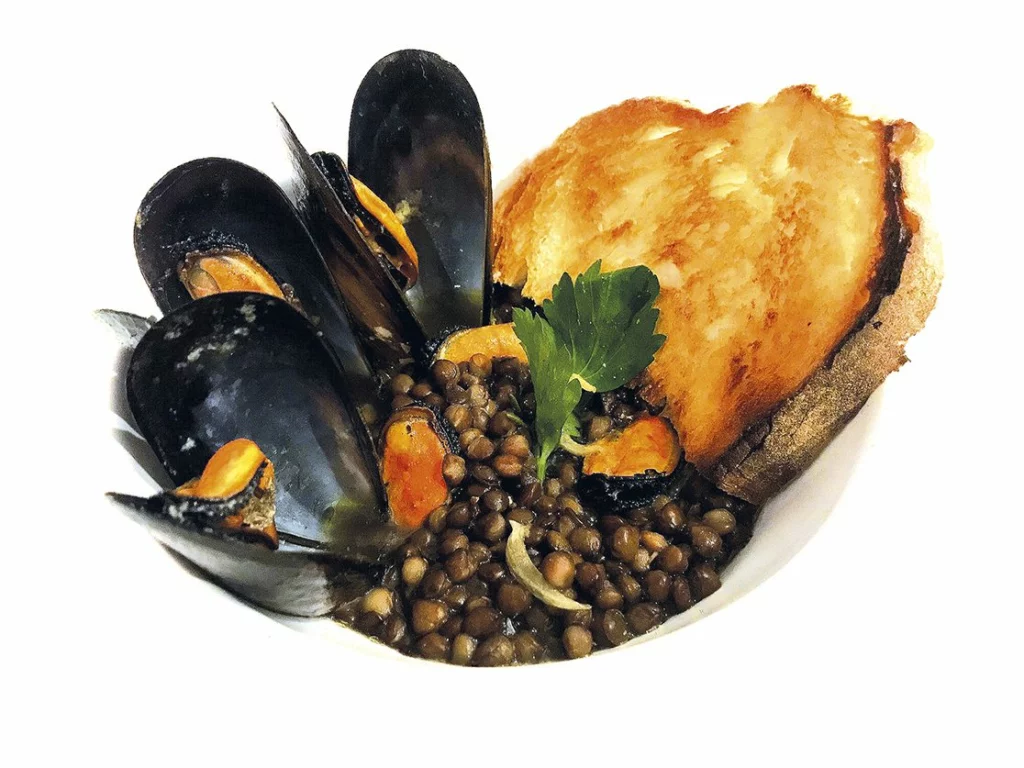 zuppa-lenticchie e cozze-crostone