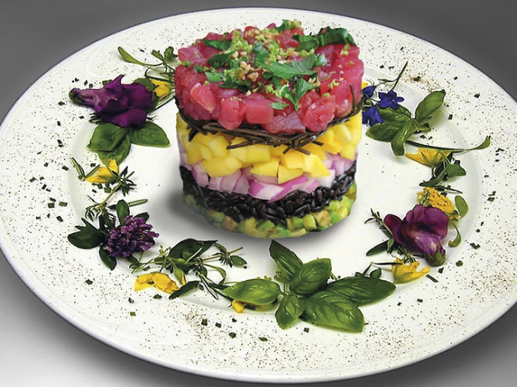 tartare-multicolore-con-fiori