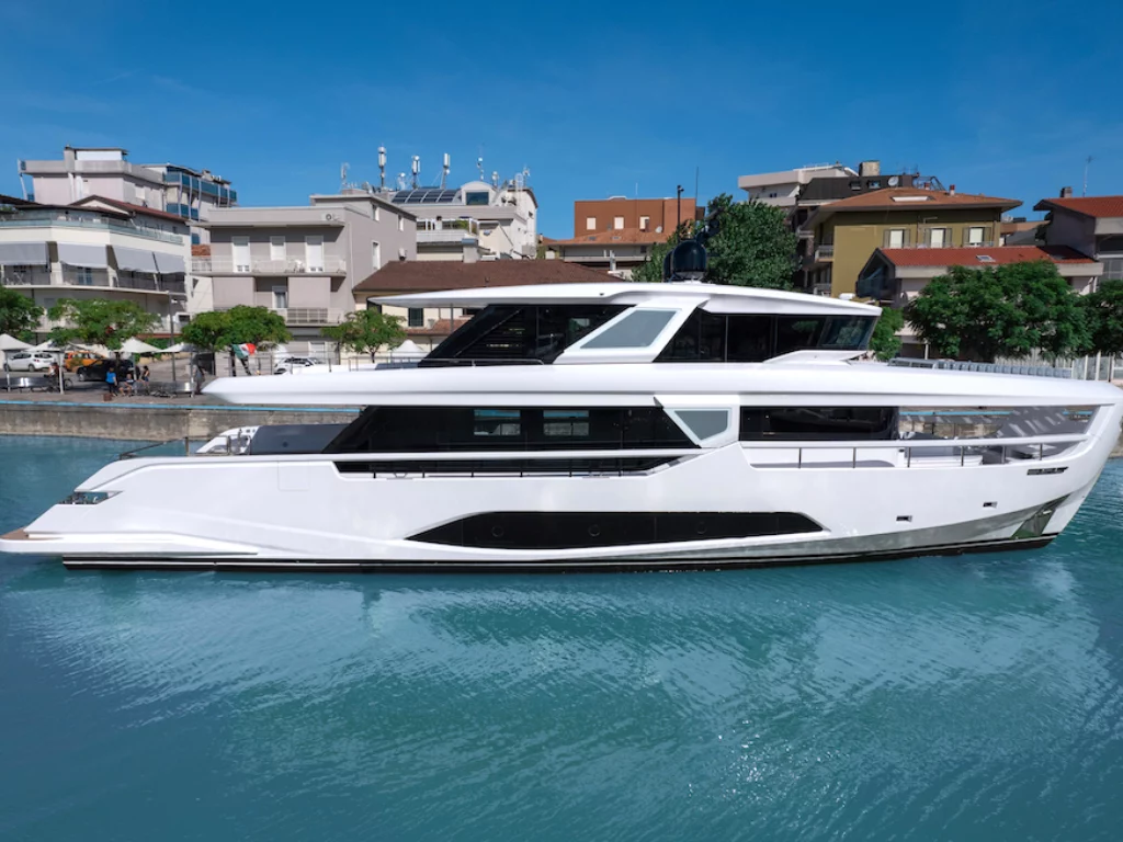 ferretti yacht gabicce mare