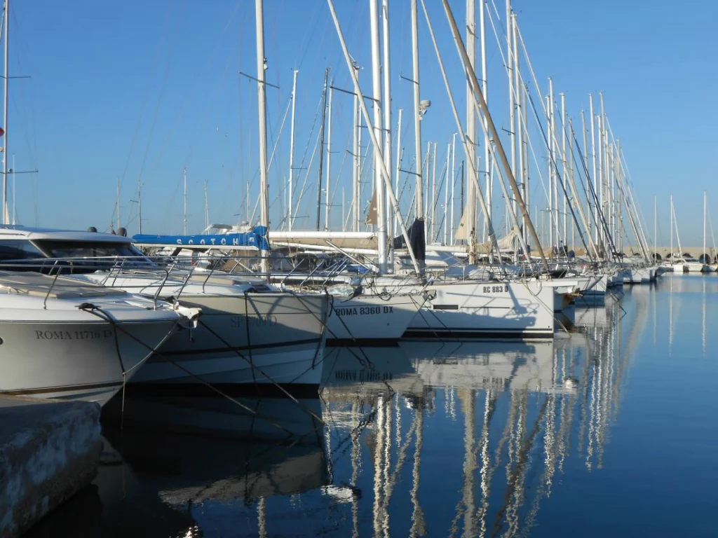 barche a vela in porto