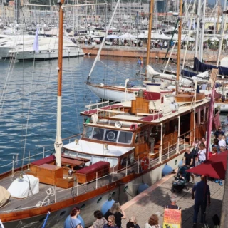 Scopri la magia del Classic Boat Show: barche storiche, eventi emozionanti e cultura marinara. Visita www.marinagenova.it.