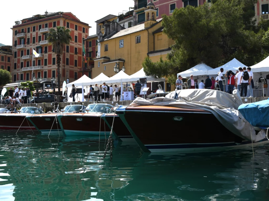 Scopri l'incanto delle barche d'epoca a 