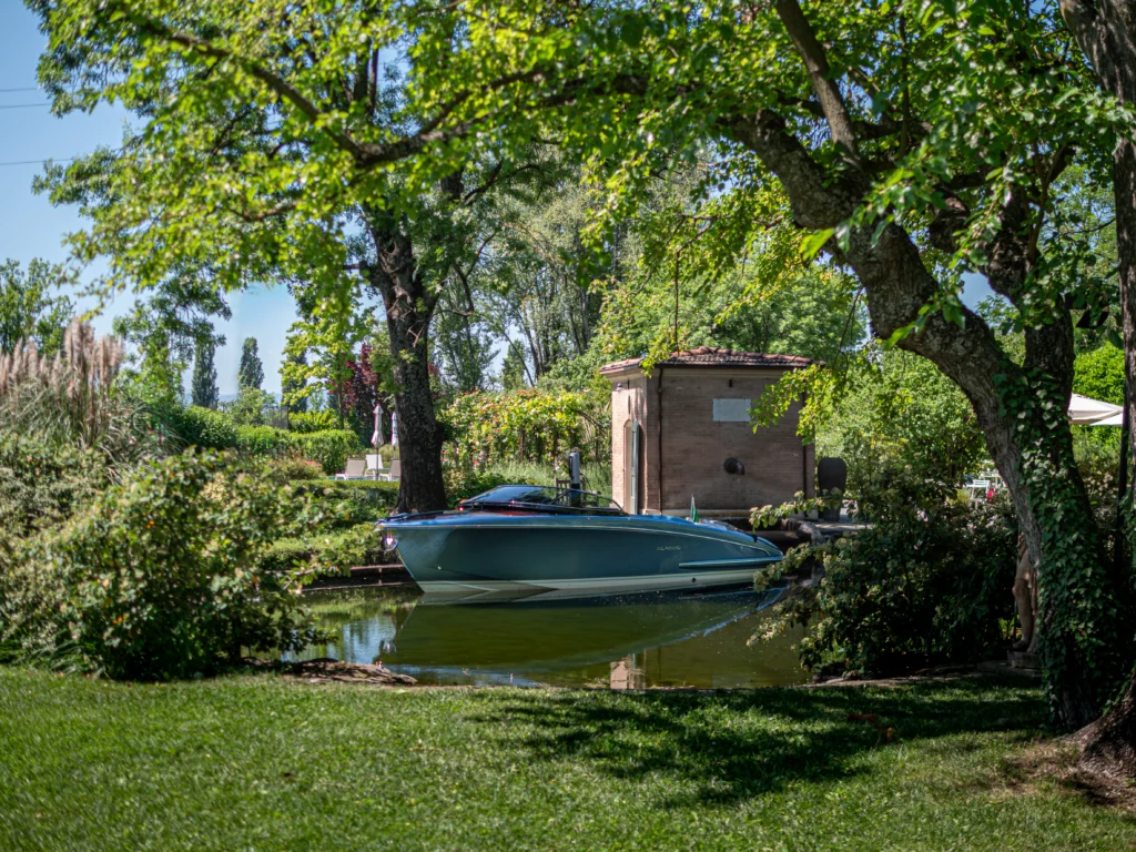 Riva El-Iseo full electric al Cavallino Classic Modena.