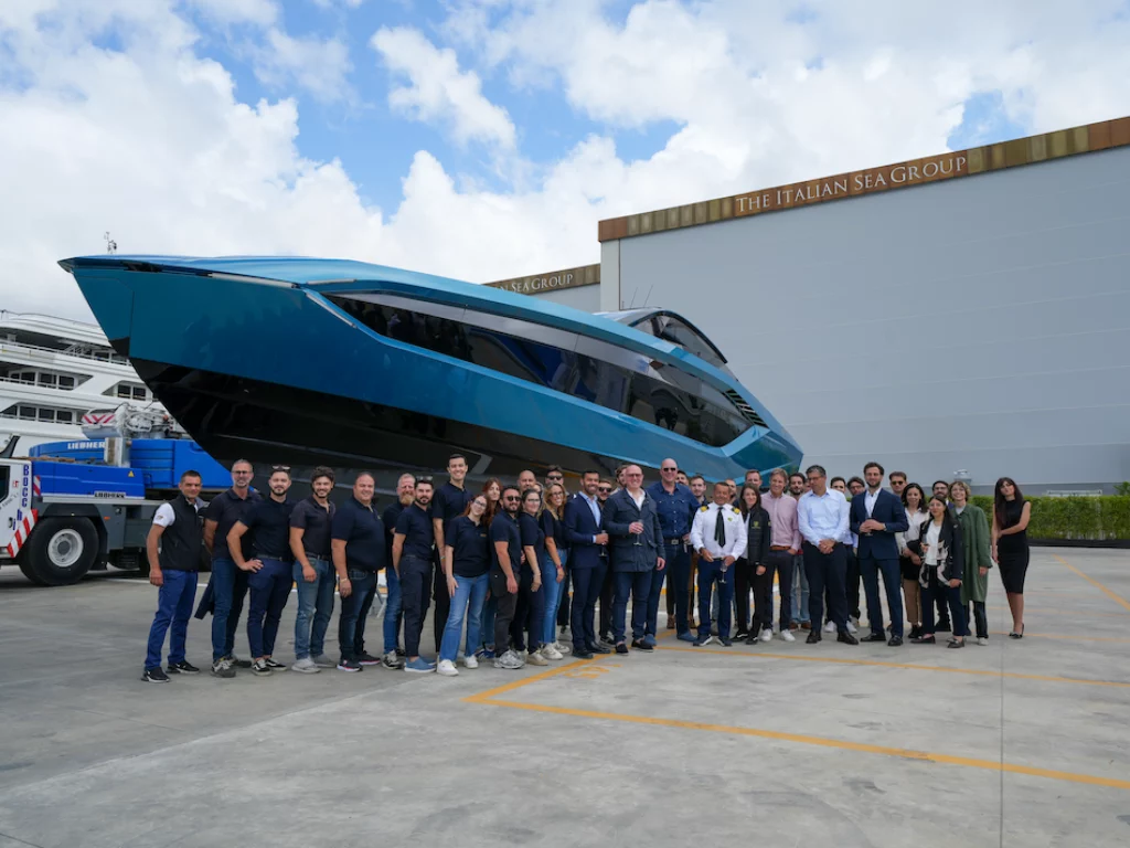 Consegnato un altro Tecnomar for Lamborghini 63, sceso in acqua a Marina di Carrara e destinato a un membro della Famiglia Reale Saudita.