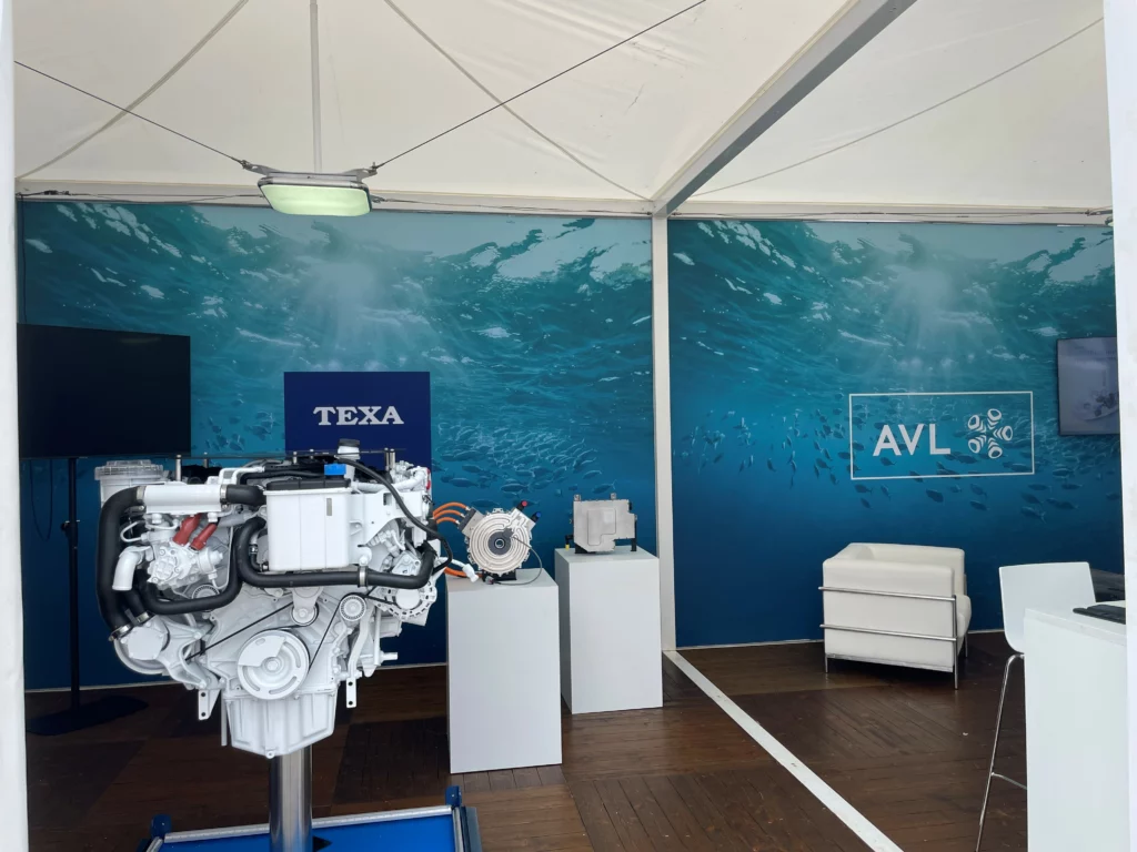 AVL Italia presenta al Salone Nautico di Venezia un innovativo motore marino ibrido per piccole imbarcazioni.