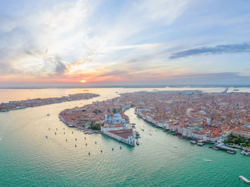 Scopri l'innovazione sostenibile nel settore yachting: NatPower H presenta l'idrogeno verde al Salone Nautico di Venezia.