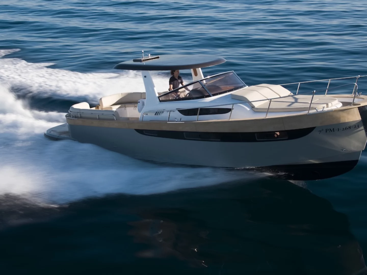 Girbau Boats espone le sue imbarcazioni di lusso ai saloni di Murcia e Palma, portando innovazione e sostenibilità nel settore nautico.