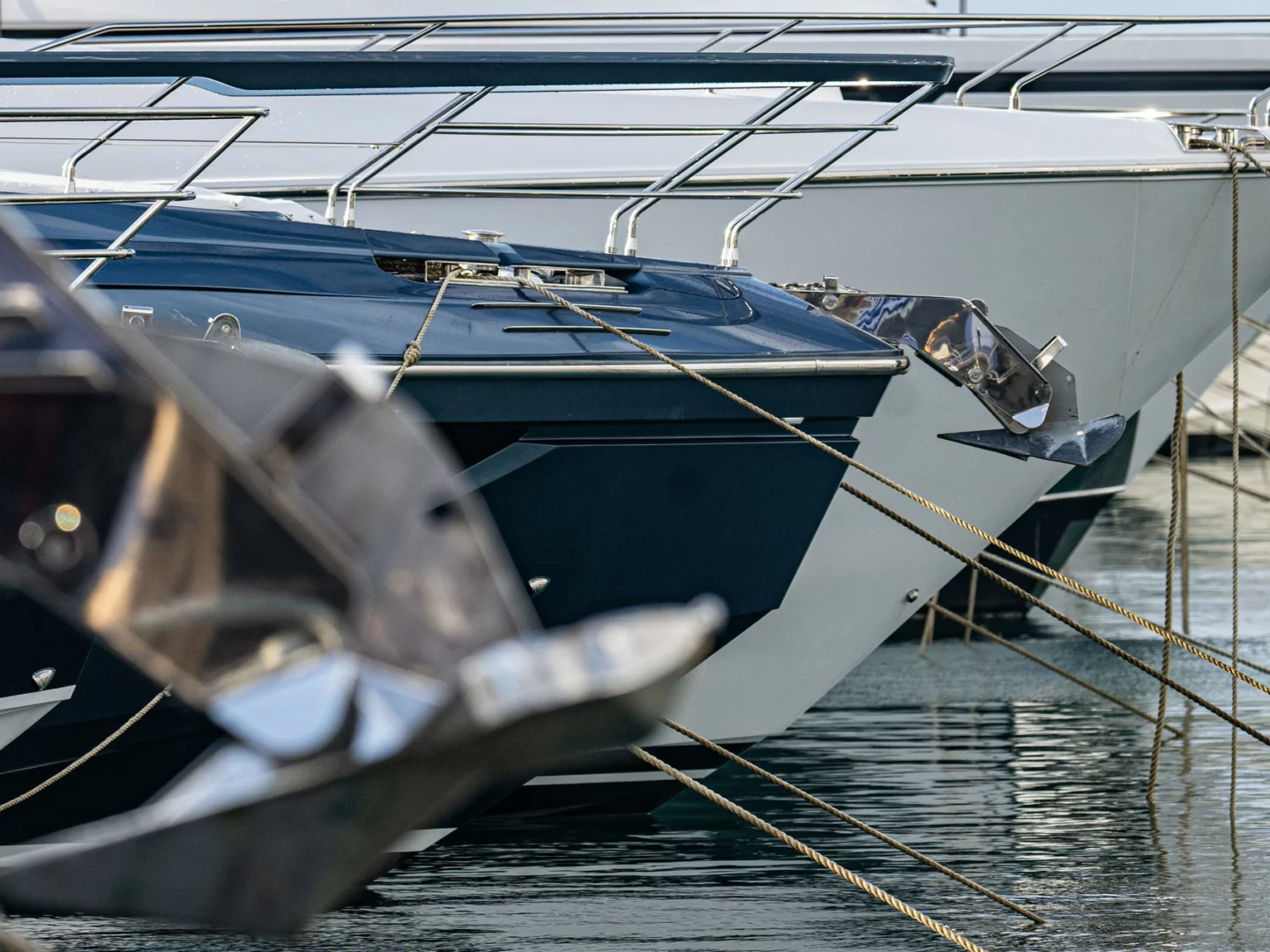Nuove regole doganali sul metanolo per yacht: l'Agenzia facilita l'uso green e semplifica procedure per l'industria nautica.