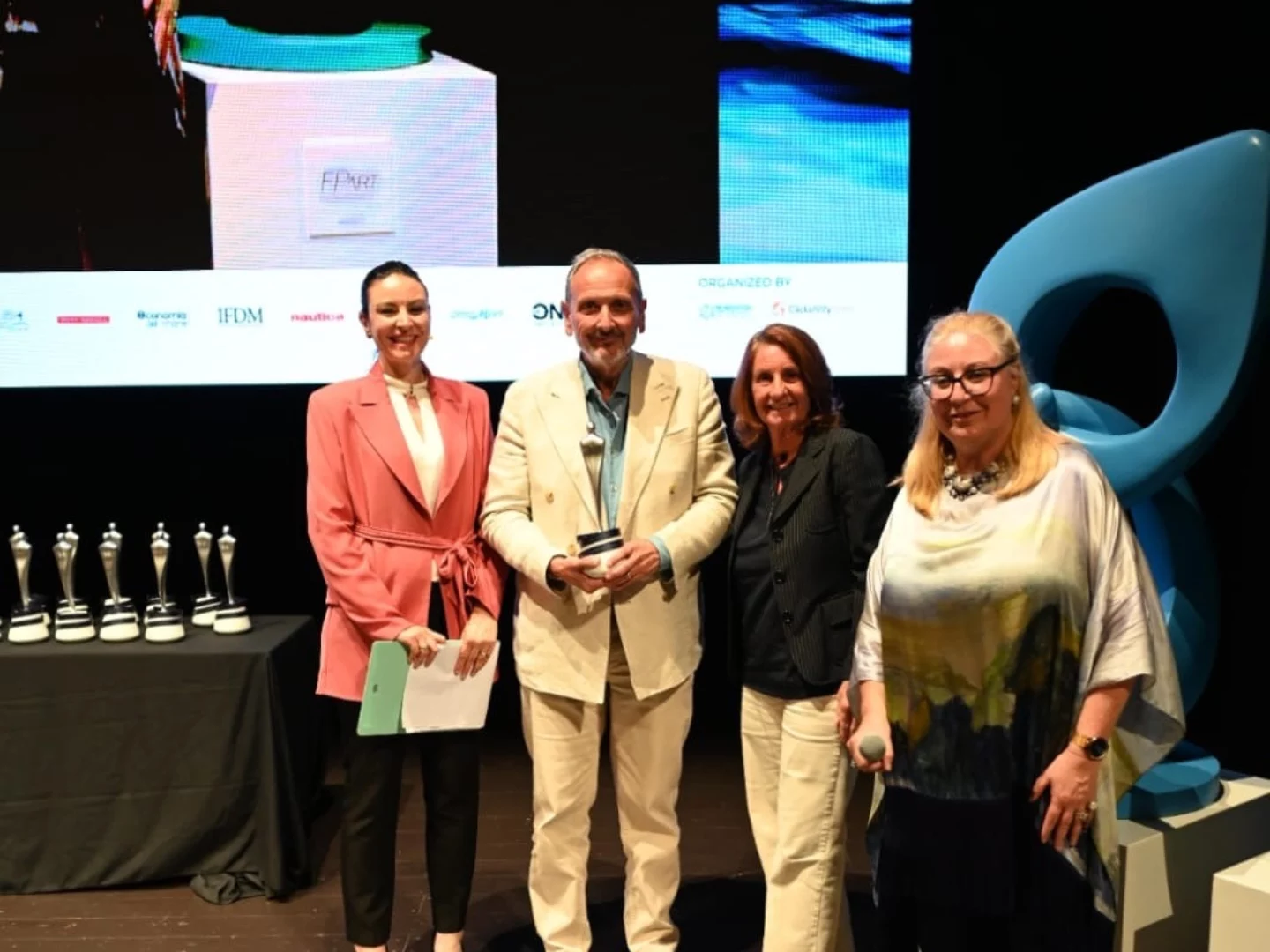 Luca Dini premiato ai Blue Design Awards 2025 per Sindalah Island, icona del lusso Made in Italy nel Mar Rosso.