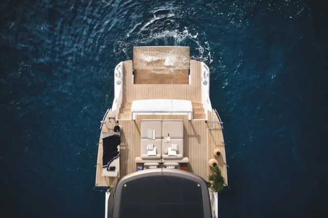 Azimut Seadeck 7