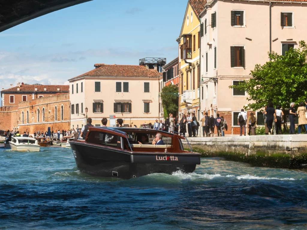 Lucietta, il primo taxi elettrico di Venezia di Repower, debutta al Salone Nautico: 100% green e silenzioso.
