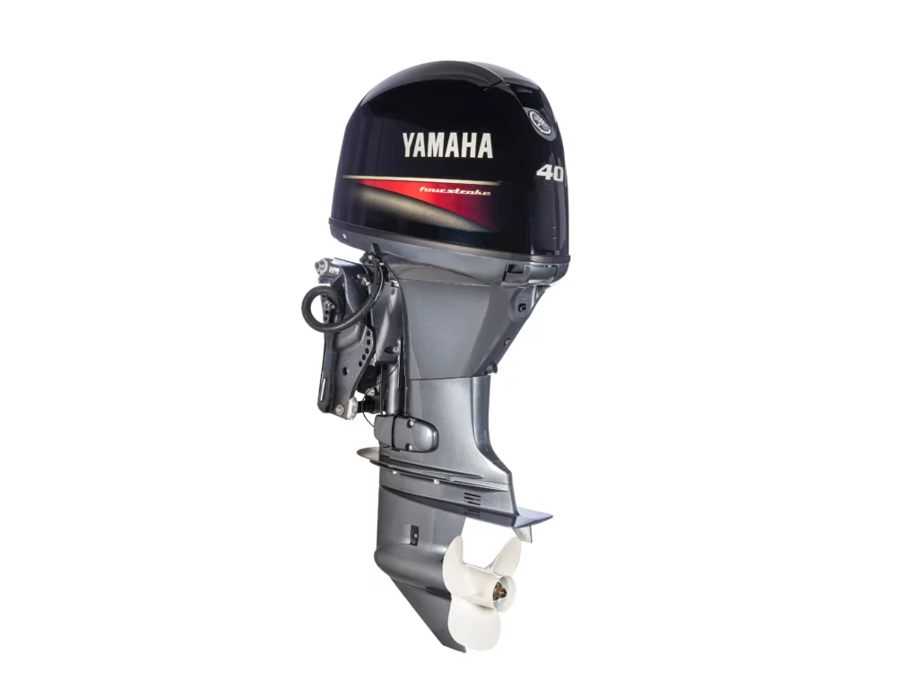 Nuovi motori Yamaha F40 LETL e F40 N Supreme: design rinnovato, prezzi da 6.300€, senza patente nautica richiesta.
