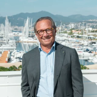 Marina d'Arechi ottiene le tre stelle nel Rating di Legalità AGCM: primo porto turistico italiano a raggiungere il massimo riconoscimento per trasparenza ed etica aziendale.