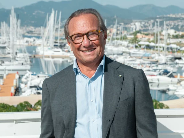 Marina d'Arechi ottiene le tre stelle nel Rating di Legalità AGCM: primo porto turistico italiano a raggiungere il massimo riconoscimento per trasparenza ed etica aziendale.