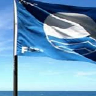 Marina di Varazze ottiene la Bandiera Blu 2025 per il 17° anno: eccellenza, sostenibilità e qualità marina.