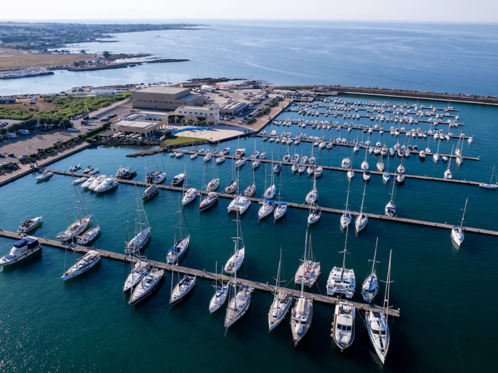 Il Gruppo Marinedi acquisisce il controllo del Marina di Brindisi e avvia un piano di sviluppo a lungo termine.