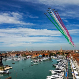 Inaugurato Salone Nautico Venezia 2025: 270 espositori, 300 imbarcazioni all'Arsenale. Aperto fino al 2 giugno.