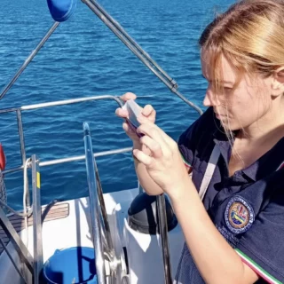 LNI e UniBa lanciano la campagna estiva 2025 di nauticAttiva per monitorare rifiuti e biodiversità marina.