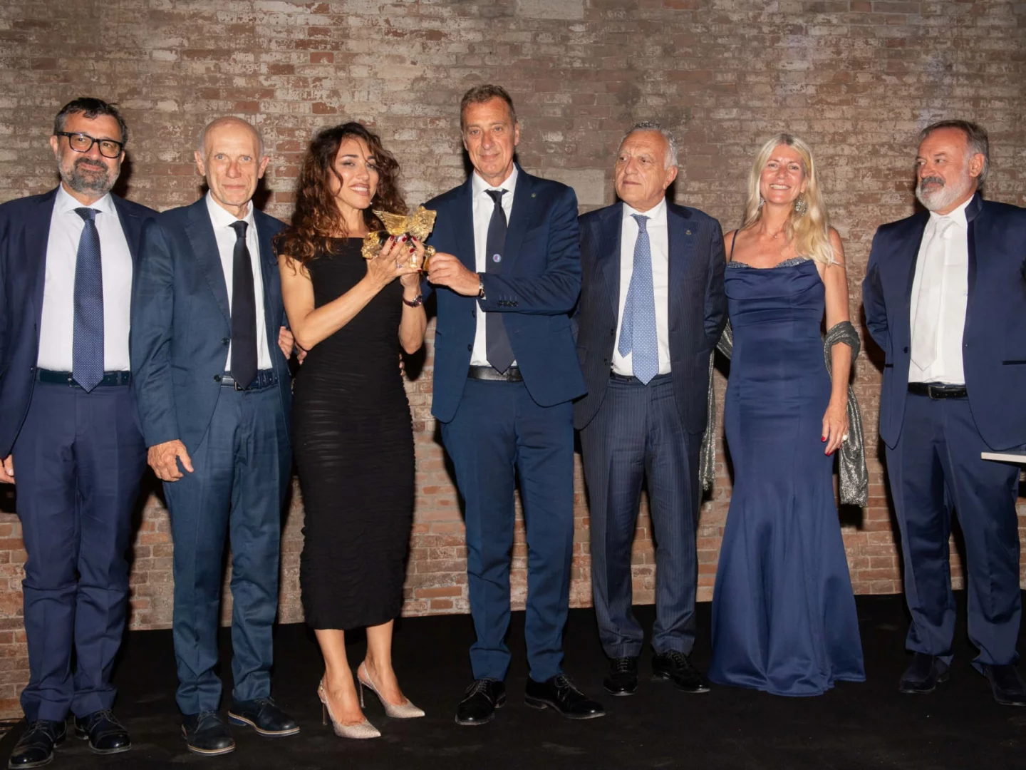 Giovanni Acampora premiato con il prestigioso Premio Venezia per il Mare 2025. Riconoscimento per l'impegno nella blue economy e innovazione sostenibile.