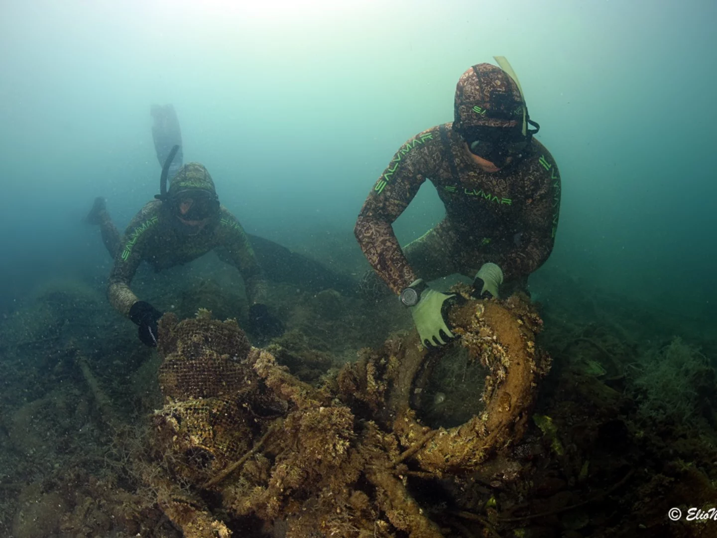 Pulifondali Pulispiagge 2025: raccolti 450 quintali rifiuti in 42 località. FIPSAS e Suzuki per ambiente marino.