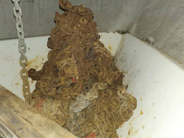 catena arrugginita