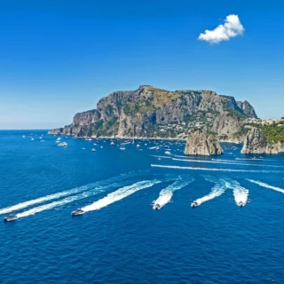 Pershing festeggia 40 anni a Capri con tre giorni di eventi esclusivi, yacht iconici e novità come il GTX70.