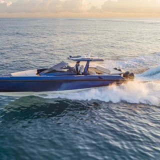 Ferretti Group acquisisce il 100% di Wally da Luca Bassani. Controllo totale del marchio yacht di lusso strategico.