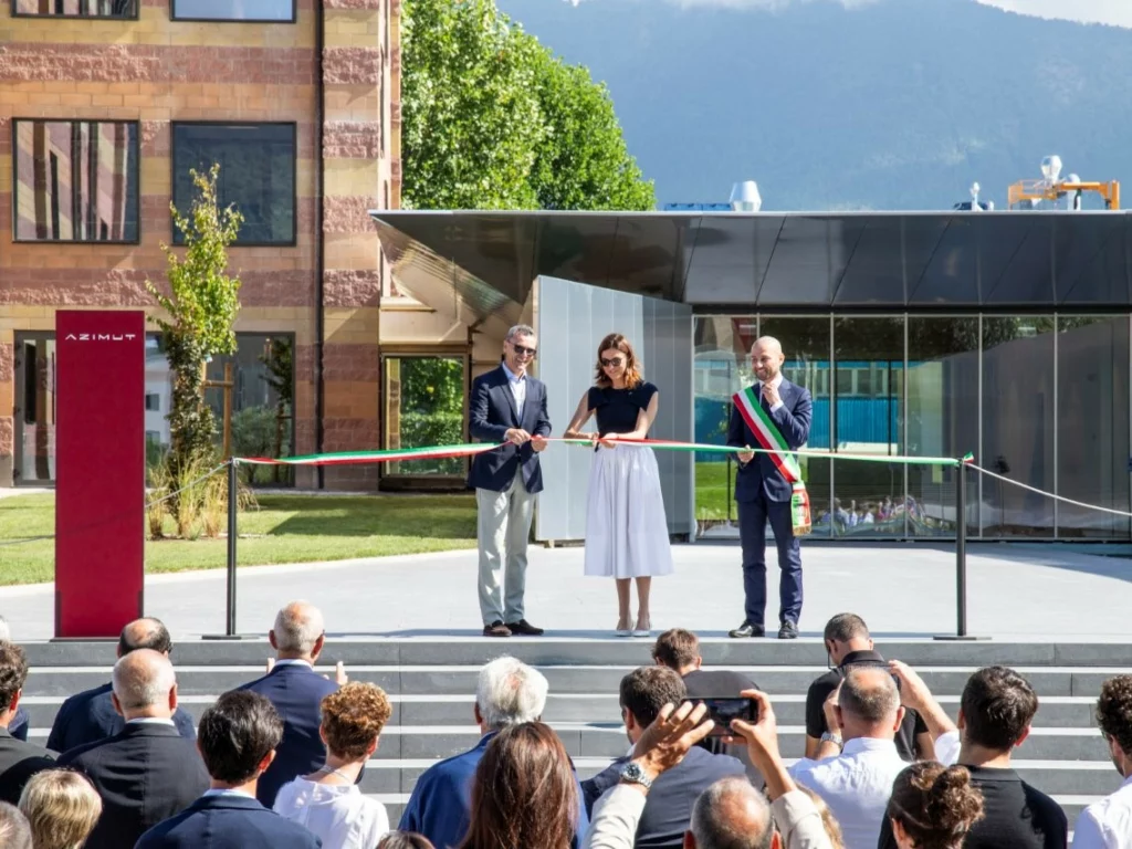 Azimut inaugura la nuova sede di Avigliana: architettura visionaria tra heritage, innovazione e realtà virtuale.
