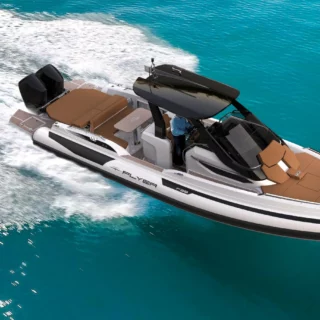 Flyer F38 in anteprima mondiale al Salone di Genova 2025: design audace, comfort e potenza fino a 800 hp.