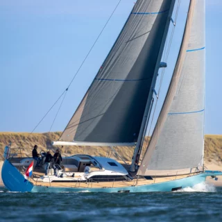 Contest Yachts presenta 63CS e 49CS al Cannes Yachting Festival 2025: eleganza, comfort e tecnologia olandese.