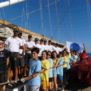 Nave Italia, brigantino solidale più grande al mondo, naviga con giovani disabili nel progetto 