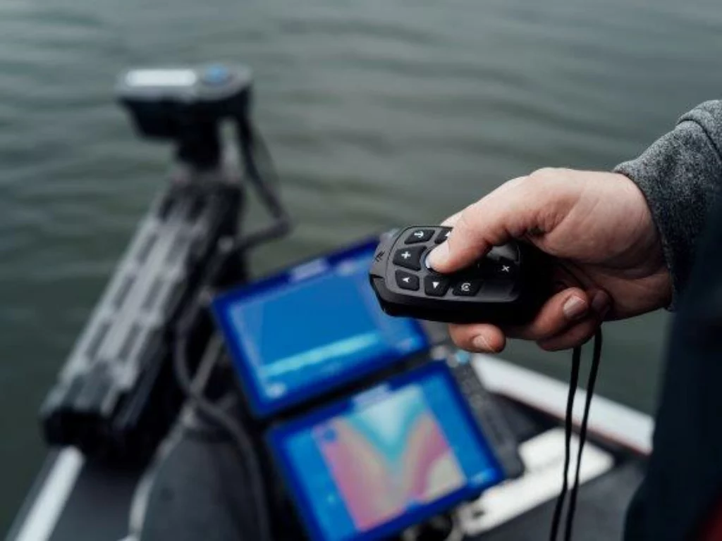 Lowrance lancia il nuovo Ghost X, motore per pesca alla traina da 47” con precisione GPS e sonar integrato.