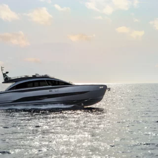 Pershing lancia GTX70, compatto e sportivo. Lusso, vivibilità e performance al top in soli 21,7 metri.