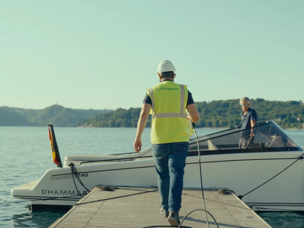 Idrogeno sul Lago d’Orta: mobilità nautica a zero emissioni grazie a Giacomini, NatPower H e Dhamma Blue.