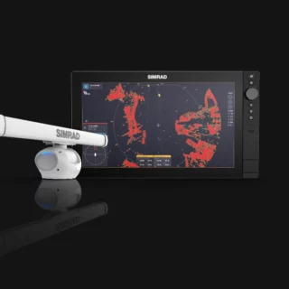 Simrad presenta AutoTrack per radar HALO 2000/3000. Rilevamento automatico target, monitoraggio 50 oggetti, sicurezza nautica