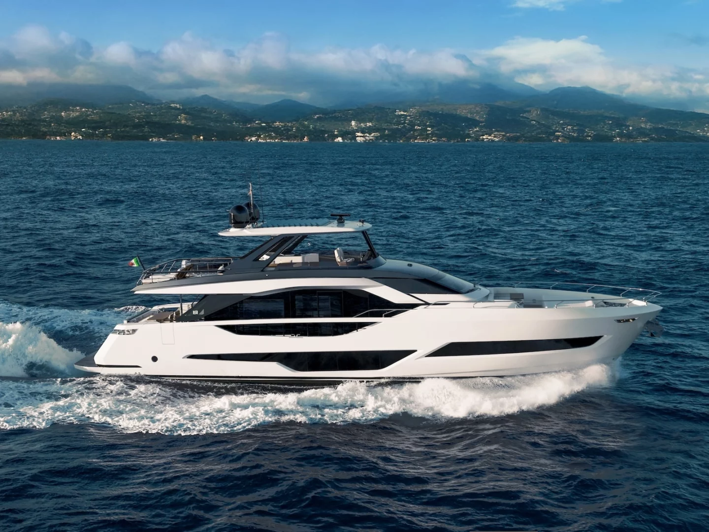 Ferretti Group presenta 25 yacht e sei world première al Cannes Yachting Festival 2025: eleganza e innovazione.